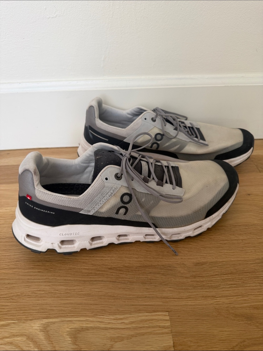 On Running Cloud Vista Men’s Athletic Shoes in Light Gray & Black Sz 12.5